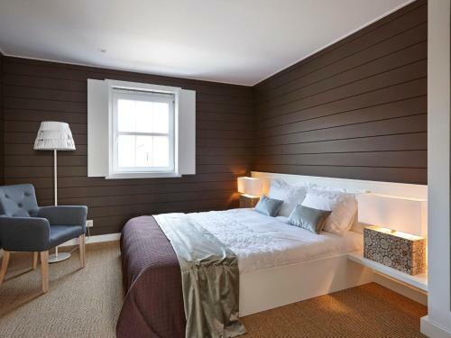 Trendy Holiday Home In Luik With Terrace