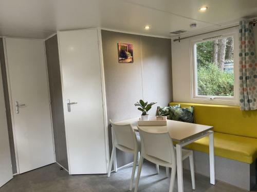 Neat Chalet With Microwave, Antwerp At 39 Km