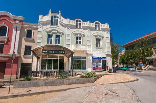 Akroza Hotel