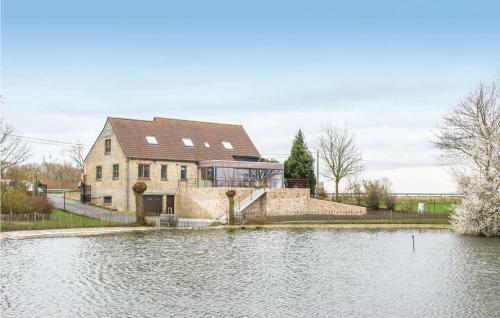 Six-bedroom Holiday Home In Lo-reninge
