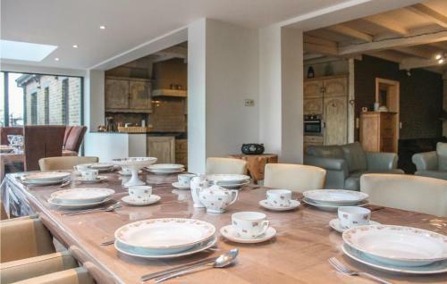 Six-bedroom Holiday Home In Lo-reninge