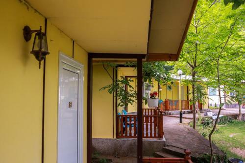 Lovely Bungalow In Pretty Area Place