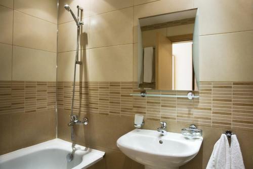 Oasis Park Hotel All Inclusive Beachfront By Asteri Hotels