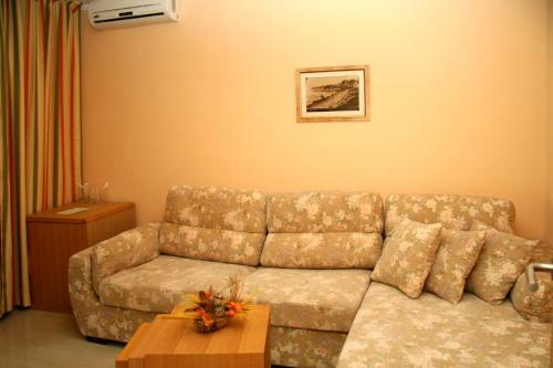 Oasis Park Hotel All Inclusive Beachfront By Asteri Hotels