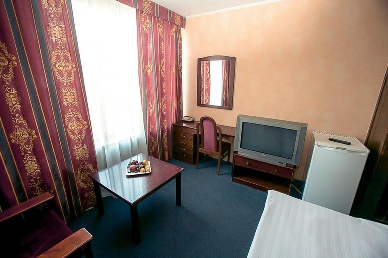 Yunost Hotel