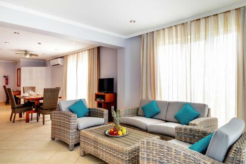 Oceanfront Apartment Dolphin At Den Laman