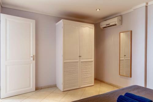 Oceanfront Apartment Dolphin At Den Laman