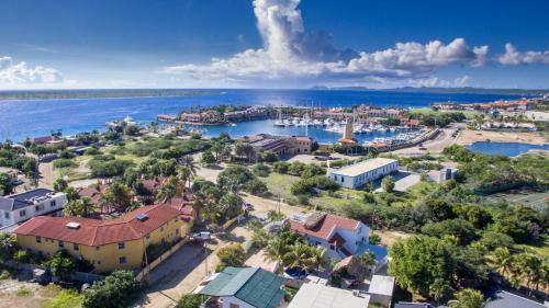 Bed & Breakfast Bnbbonaire Near The Ocean