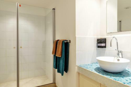 Oceanfront Deluxe Apartment Blue Marlin At Den Laman