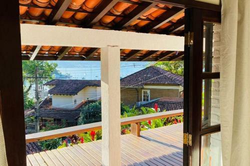 Casa Com Vista Para O Mar Em Condom�nio Em Angra