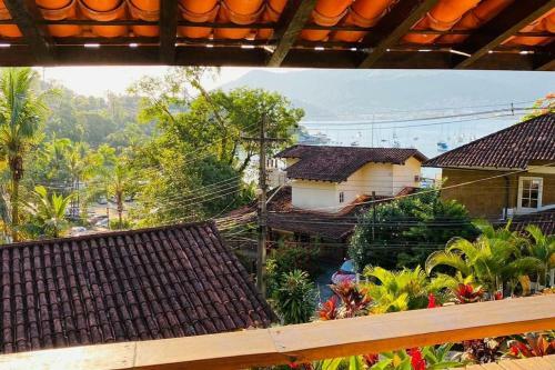 Casa Com Vista Para O Mar Em Condom�nio Em Angra
