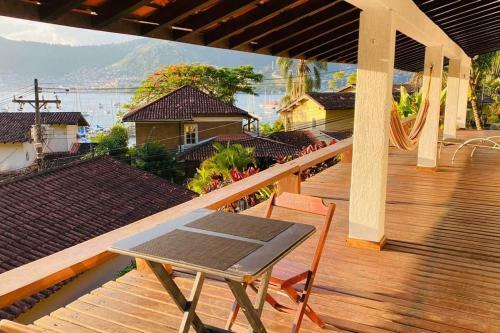Casa Com Vista Para O Mar Em Condom�nio Em Angra