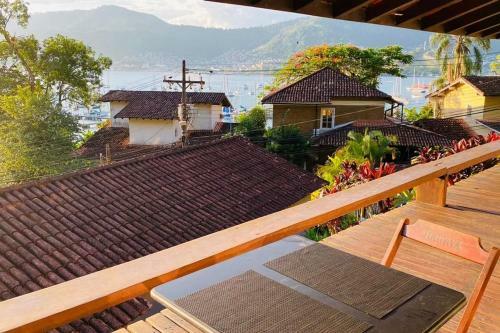 Casa Com Vista Para O Mar Em Condom�nio Em Angra