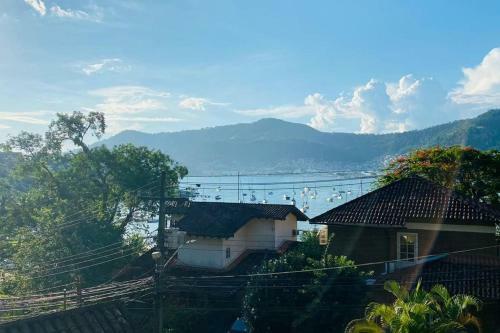 Casa Com Vista Para O Mar Em Condom�nio Em Angra