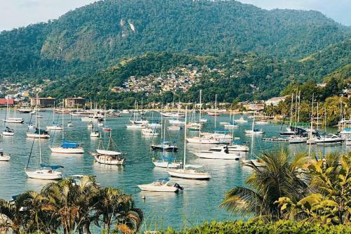 Casa Com Vista Para O Mar Em Condom�nio Em Angra