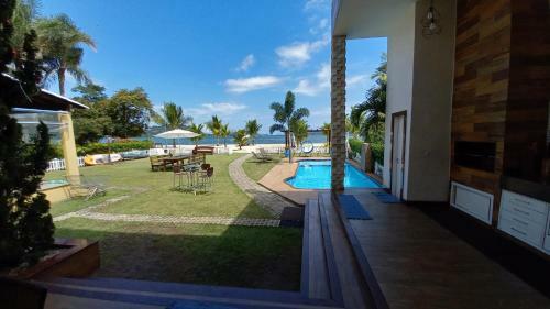 Casa Com 6 Quartos A Beira Mar Em Condom�nio Em Angra Dos Reis.