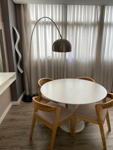 Apartamento Flat Confort�vel E Espa�oso (Apto 808)