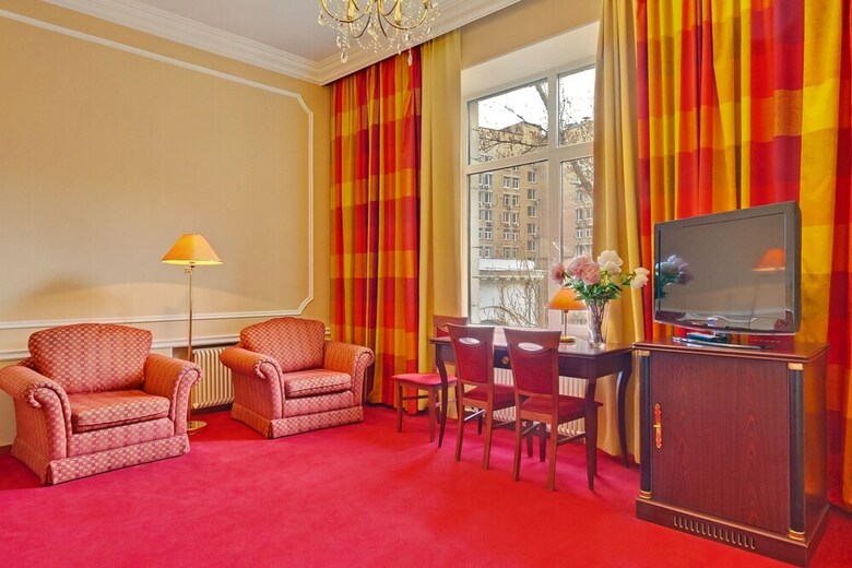 Warsaw Hotel