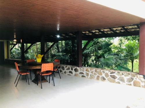 Hostal Su�tes Vista Pro Mar Ilhabela