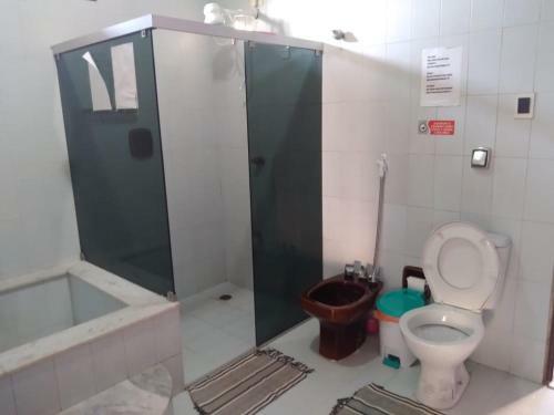 Hostal Regiane Beach Pousada Hostel