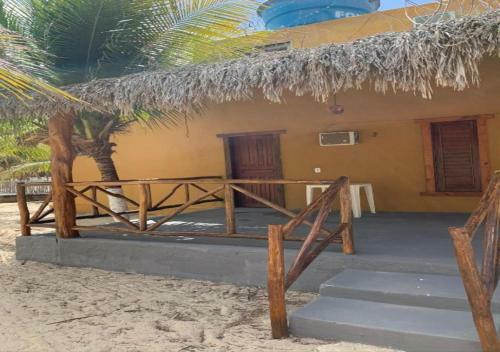 Hostal Chal�s Macap� Beach