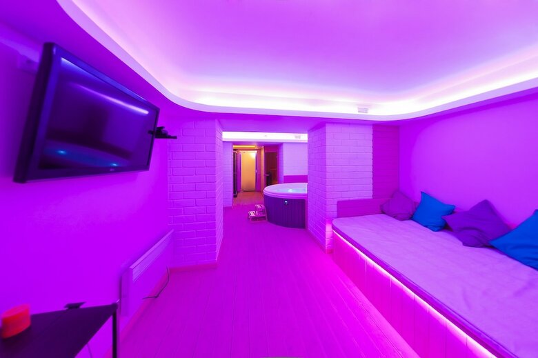 4 Rooms Hotel