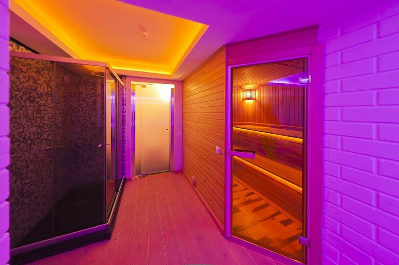 4 Rooms Hotel