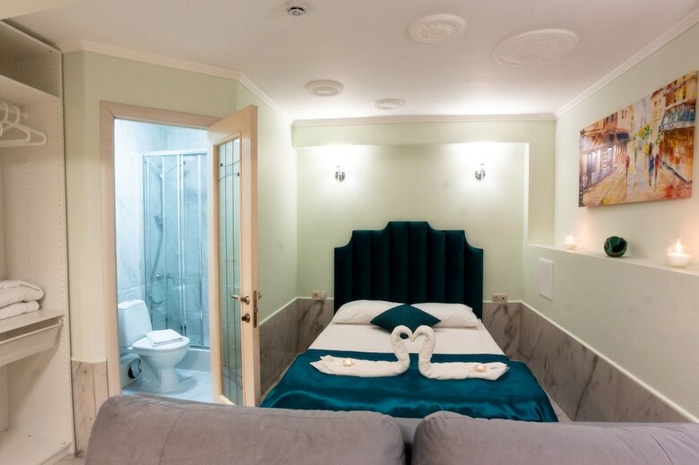 4 Rooms Hotel