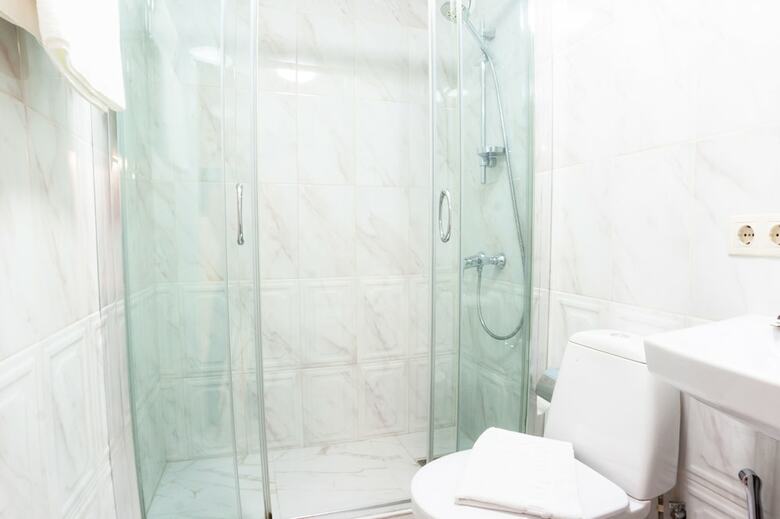4 Rooms Hotel