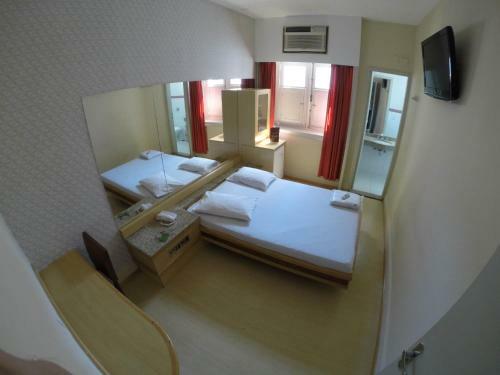 Hotel Hostal (Adults Only)