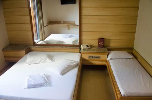 Hotel Hostal (Adults Only)