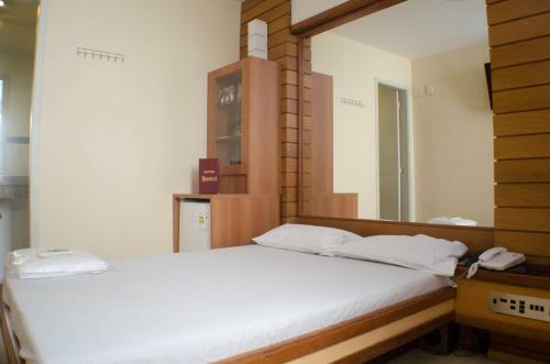 Hotel Hostal (Adults Only)