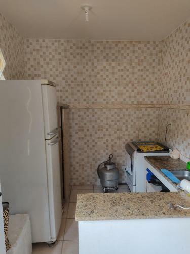 Casa 3 Quartos Com Churrasqueira E Chuveir�o