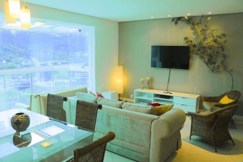 Lagoon View Apartment!