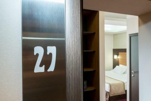 Hotel H