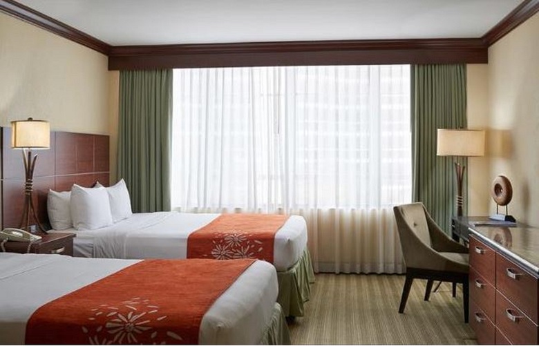 Hotel Newport Beachside Resort