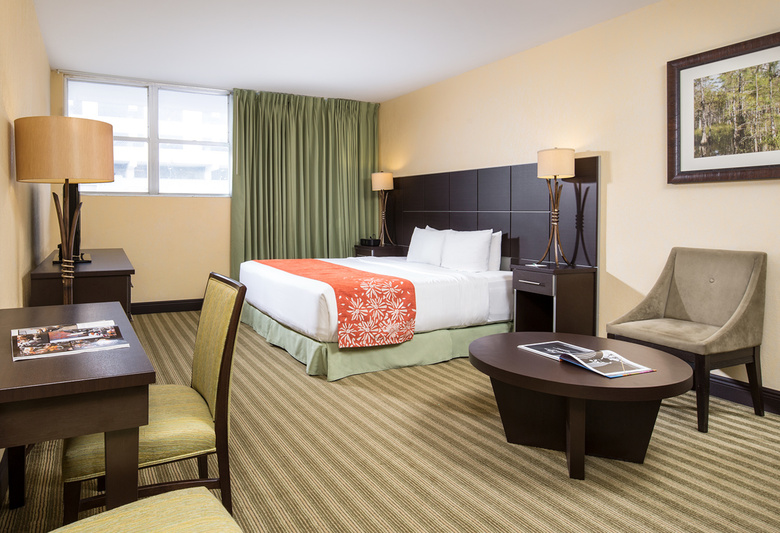 Hotel Newport Beachside Resort