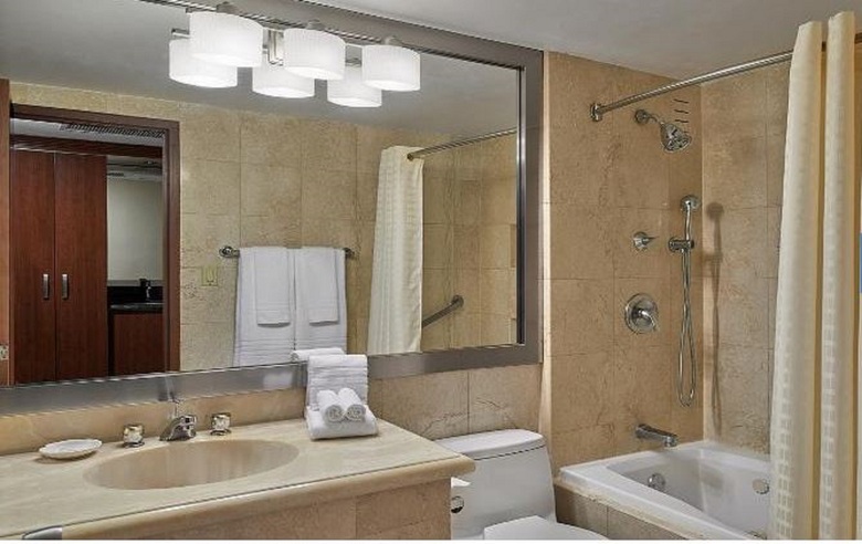 Hotel Newport Beachside Resort