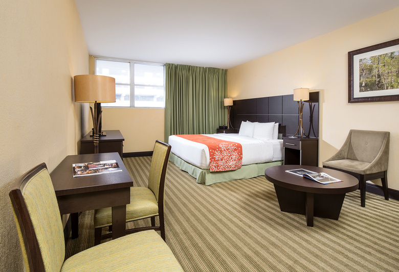 Hotel Newport Beachside Resort