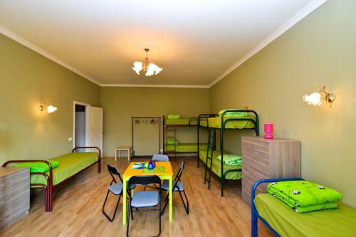 Hostel City 812
