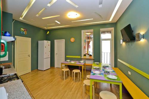 Hostel City 812