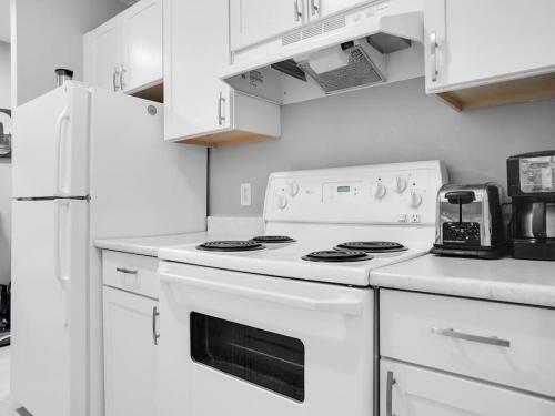 Stylish And Cozy Eau Claire 2br With Gym Coffee