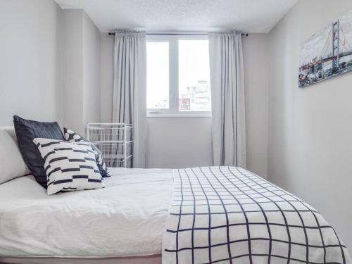Stylish And Cozy Eau Claire 2br With Gym Coffee
