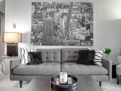 Stylish And Cozy Eau Claire 2br With Gym Coffee