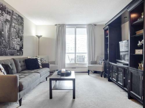 Stylish And Cozy Eau Claire 2br With Gym Coffee