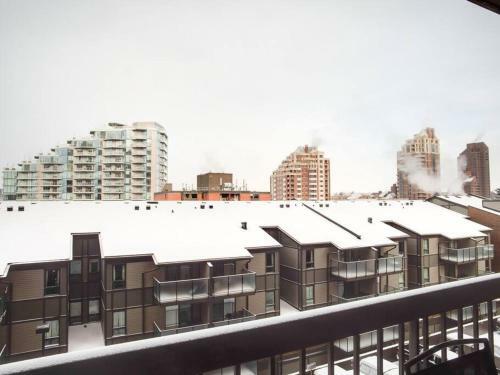 Stylish And Cozy Eau Claire 2br With Gym Coffee