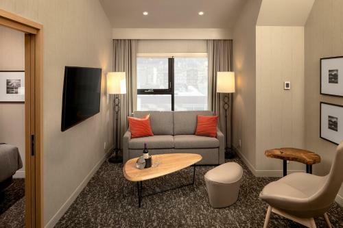 Peaks Hotel And Suites