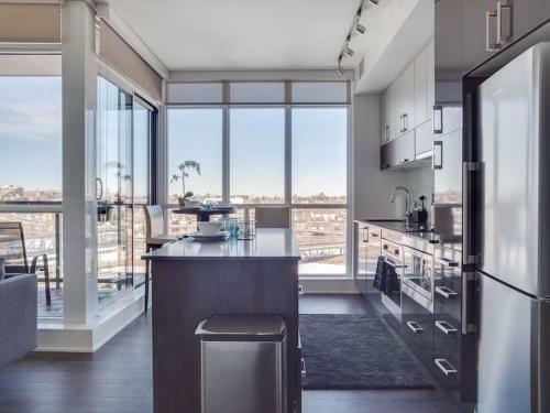 Sweeping Views Luxury 2br Suite Pool Table, Rooftop Patio, Bbq, Coffee