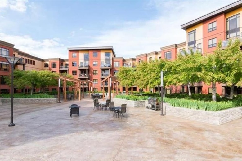 Upper Floor With Courtyard View #550
