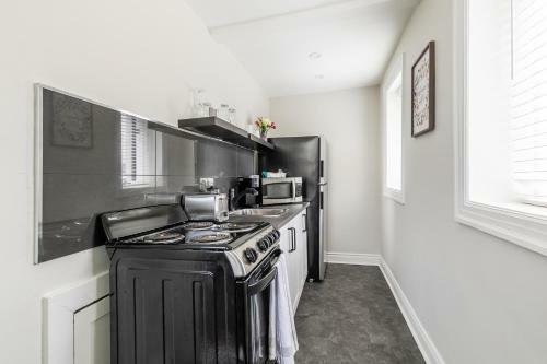 Upscale 1br - Boutique Apartment - Prime Location Downtown!